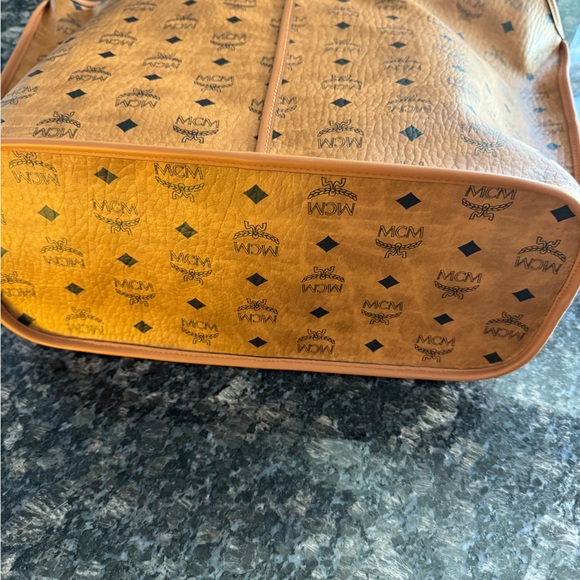 MCM XL Leni Shopper in Visetos Tote Bag, Purse. NWT Authentic $980 - Picture 8 of 16
